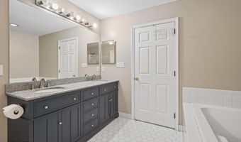 172 Windsong Cir, East Brunswick, NJ 08816