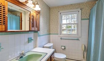86 Rogers Ave, Barrington, RI 02806