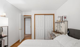 106 Halfmoon Dr, Altamont, NY 12009