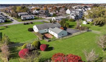 118 Wolcott Ave, Middletown, RI 02842