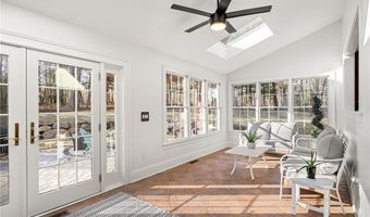 30 Lenihan Ln, East Greenwich, RI 02818