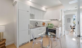 733 8TH St SE 302, Washington, DC 20003