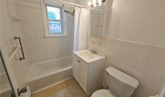 70 Carroll Ave 1004, Newport, RI 02840