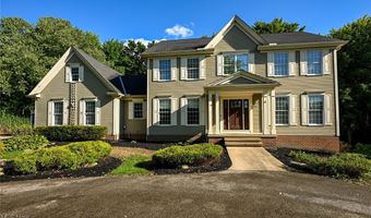 990 Whisperwood Ln, Aurora, OH 44202