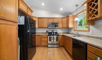 220 S Augusta Ave, Brandon, SD 57005