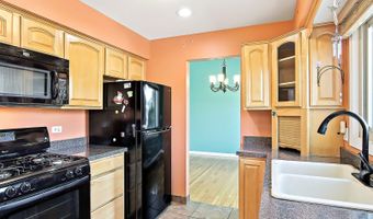 818 RUMPLE Ln, Addison, IL 60101