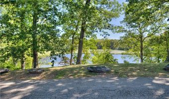 110 Lake View Rd, Cranston, RI 02920