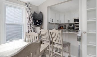 5 Versailles St, Cranston, RI 02920