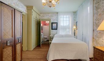 15 Ayrault St, Newport, RI 02840