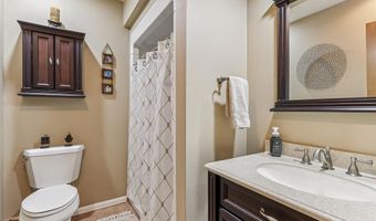 202 NE Crestmoor Pl, Ankeny, IA 50021