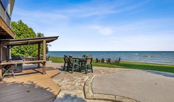 E7379 WASHINGTON Road, Algoma, WI 54201