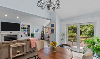 140 Pine Glen Dr, East Greenwich, RI 02818