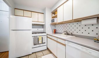 1209 Island Dr 102, Ann Arbor, MI 48105