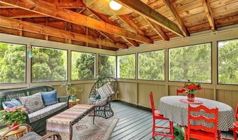 4 Fourth St, Barrington, RI 02806