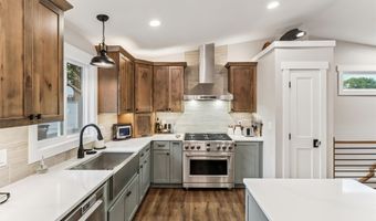106 12th Ave NW, Altoona, IA 50009