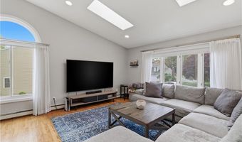 12 Pat Dr, Lincoln, RI 02865