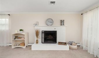 103 BIRCHWOOD Dr, North Kingstown, RI 02852