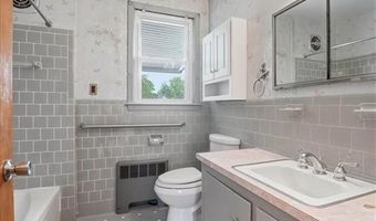 123 Oxford St, Cranston, RI 02920