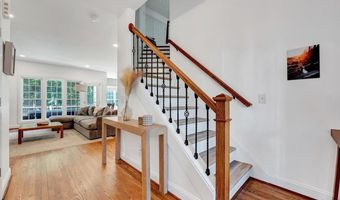 1009 Country Glen Ct, Apex, NC 27502
