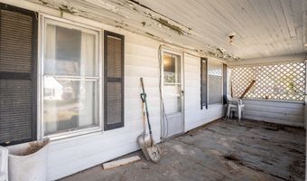 224 W Delta St, Aurora, MO 65605