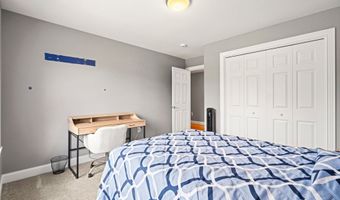 60 Camelot Dr, Bedford, NH 03110