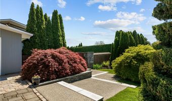 10 Ocean View Dr, Middletown, RI 02842