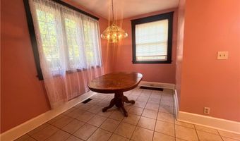 521 Brittain Rd, Akron, OH 44305