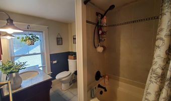 84 14th St, Bangor, ME 04401