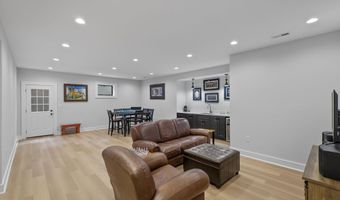 414 N MONROE St, Arlington, VA 22201
