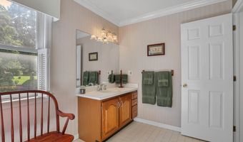 1 E Gate Rd, Danbury, CT 06811