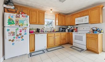 6 Wilson St, Bristol, RI 02809