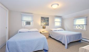 17 Melbourne Dr, Narragansett, RI 02882