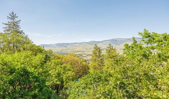 940 Pinecrest Ter, Ashland, OR 97520