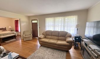 108 Barnett Dr, Bishopville, SC 29010