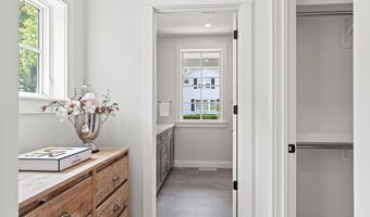 24 Amerescoggin Rd, Falmouth, ME 04105