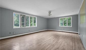 403 Commonwealth Ave, Warwick, RI 02886
