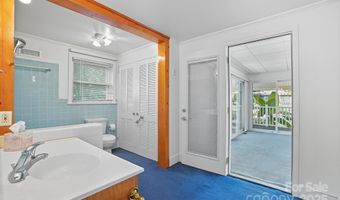 955 Hickory Nut St, Charlotte, NC 28205