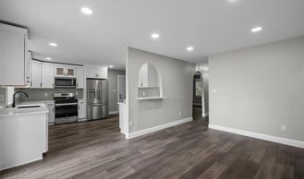 628 Hickory Knoll Ct, Ballwin, MO 63021