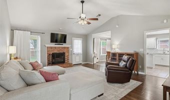 1204 Wendy Ln, Altus, OK 73521