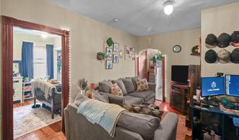 95 School St, Lincoln, RI 02865