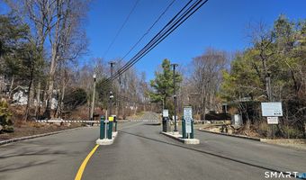 29 Carol St, Danbury, CT 06810