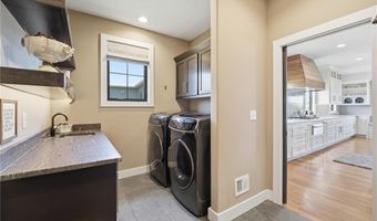 4261 Lakeshore Dr, Basehor, KS 66007