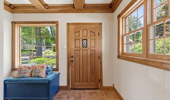 11 Freeman Rd, Albany, NY 12208