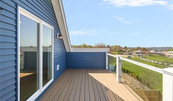11 Gunning Ct, Middletown, RI 02842