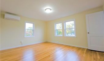 1 Shangri-La Ln, Middletown, RI 02842