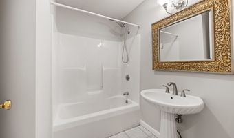 40 Nathan Hale Ct, Cheshire, CT 06410