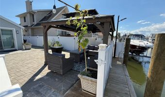 3 Desoto Rd, Amity Harbor, NY 11701