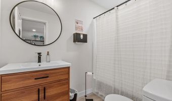 623 E Main St, Anoka, MN 55303