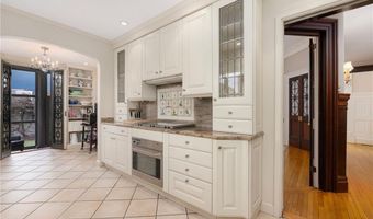 4 Hunter Ave, Newport, RI 02840