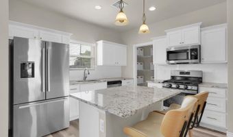 1004 Village Dr, Altus, OK 73521
